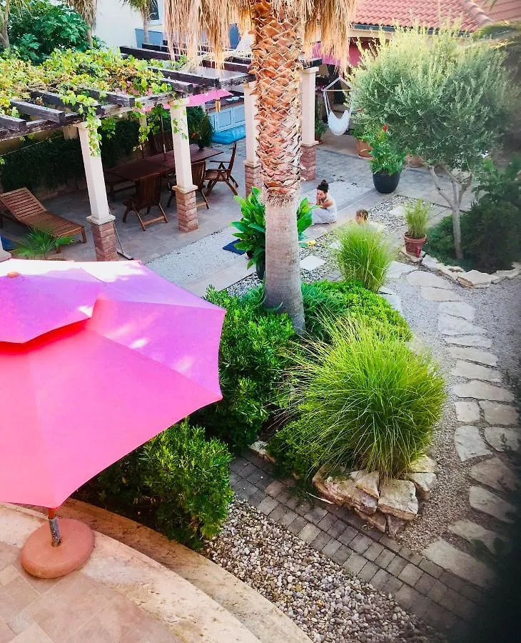 Villa Lantana Vir